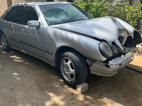 Mercedes E 220 d 2000