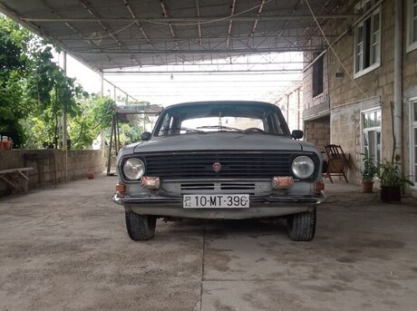 GAZ 24 1982