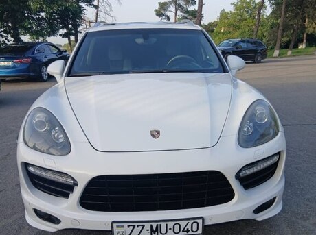 Porsche Cayenne GTS 2013