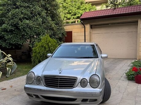 Mercedes E 220 d 2000