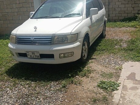 Mitsubishi Chariot 2002
