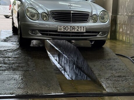 Mercedes E 240 2003