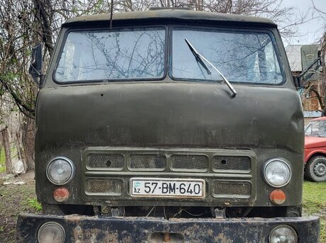 MAZ 5549