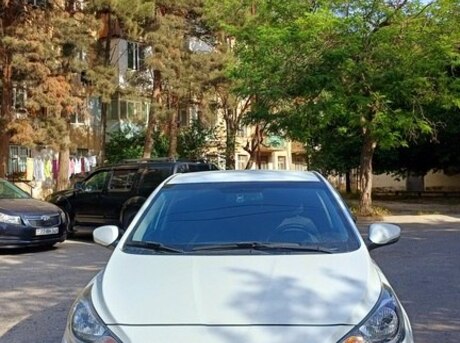 Hyundai Accent 2012