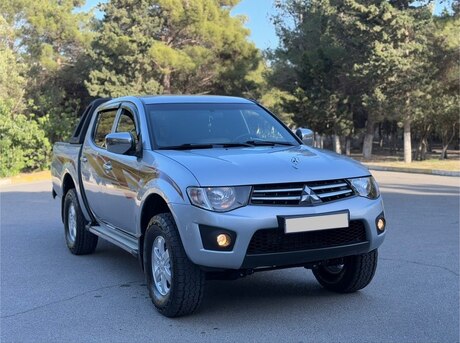 Mitsubishi L200 2015