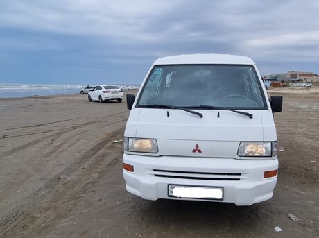 Mitsubishi L300 2008