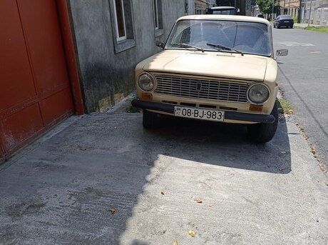 LADA (VAZ) 21011 1985