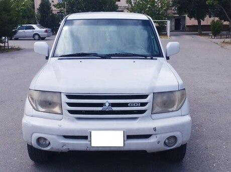 Mitsubishi Pajero io 2002