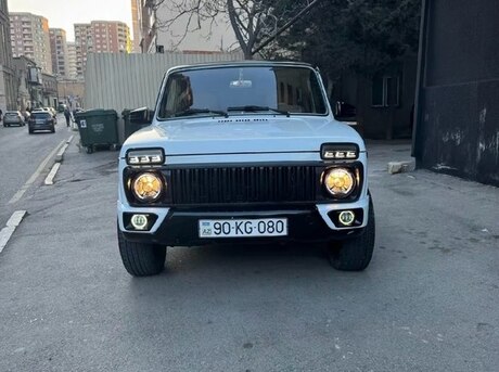 LADA (VAZ) Niva 2011