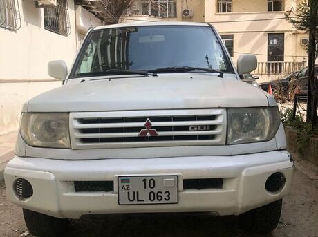 Mitsubishi Pajero io 2000