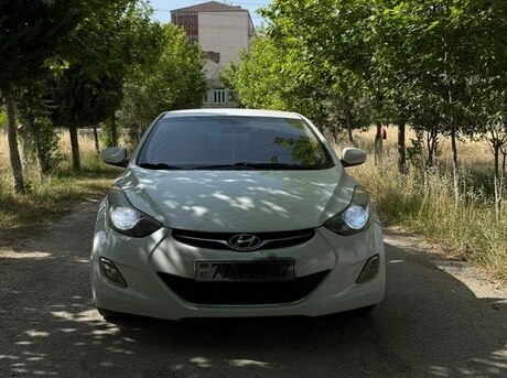 Hyundai Elantra 2012