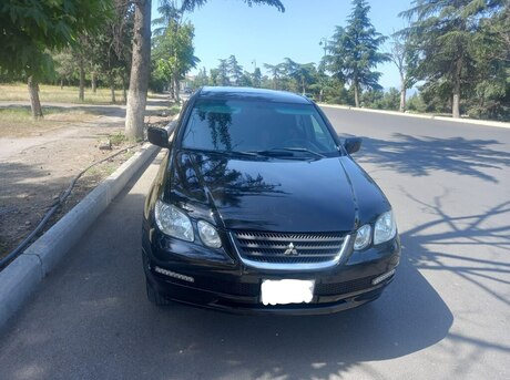 Mitsubishi Airtrek 2001
