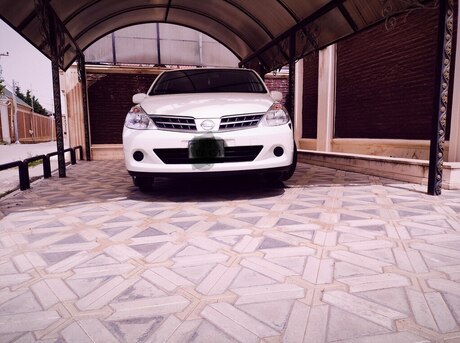 Nissan Tiida 2012