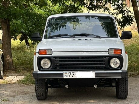 LADA (VAZ) Niva 2011