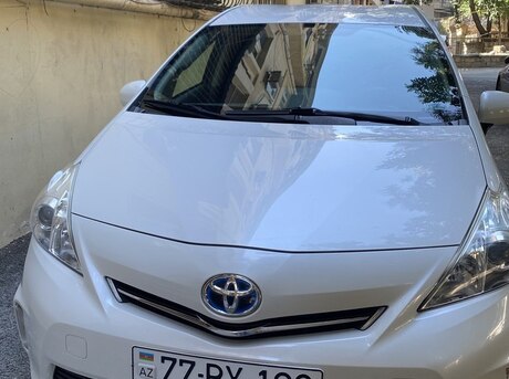 Toyota Prius V 2013