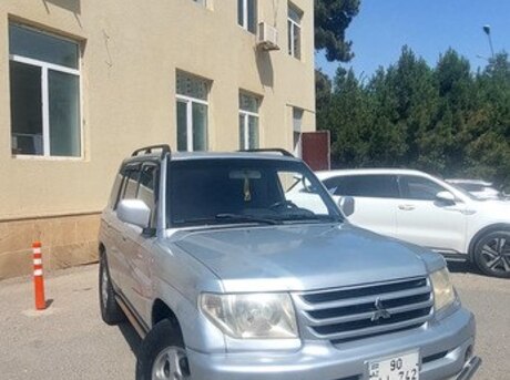 Mitsubishi Pajero io 2003