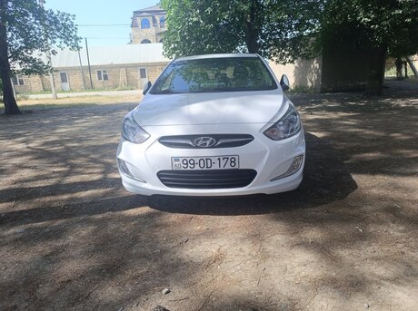Hyundai Accent 2012