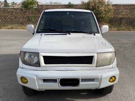 Mitsubishi Pajero io 1999