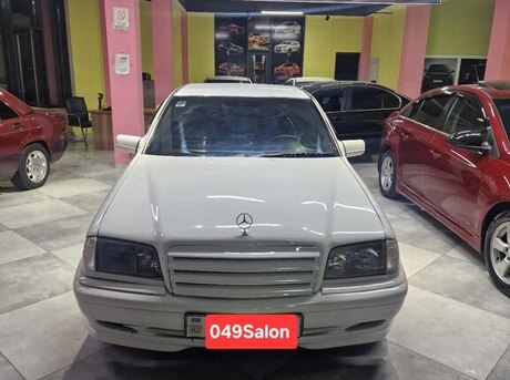 Mercedes C 200