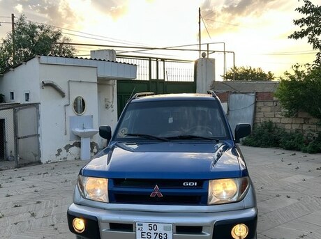 Mitsubishi Pajero io 2001