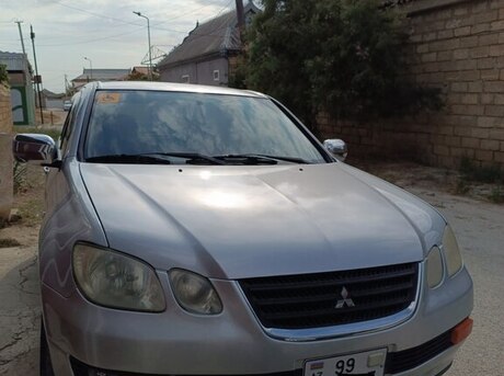 Mitsubishi Airtrek 2001