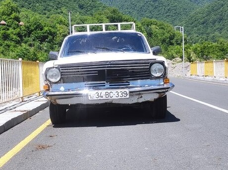 GAZ 24 1988