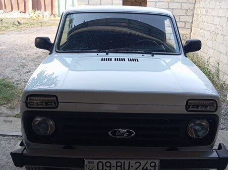 LADA (VAZ) Niva 2000