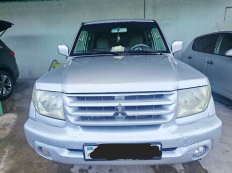 Mitsubishi Pajero io 2002
