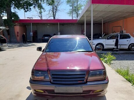 Mercedes C 180