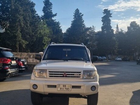 Mitsubishi Pajero io 1999