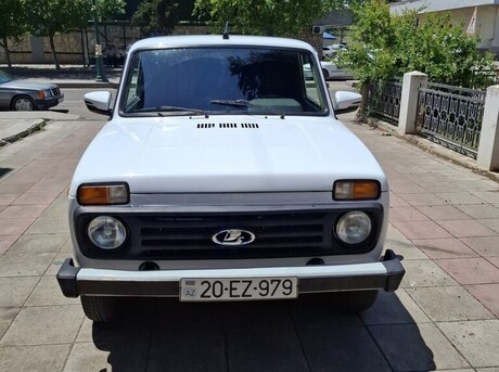 LADA (VAZ) Niva 2011