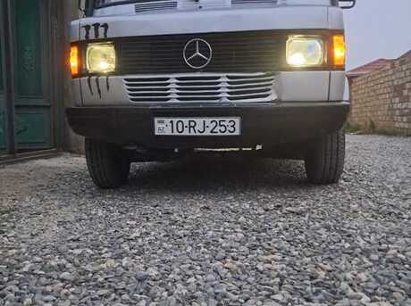 Mercedes 208 D 1990