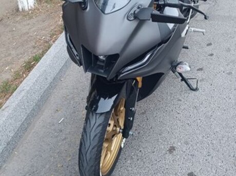 Yamaha R15M