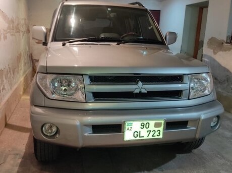 Mitsubishi Pajero io 2000