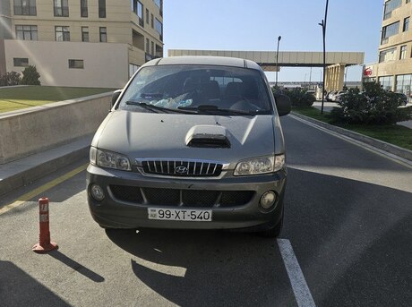 Hyundai H-1 2001