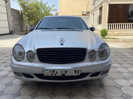 Mercedes E 240 2003
