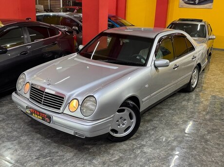 Mercedes E 230