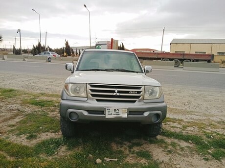 Mitsubishi Pajero io 2000