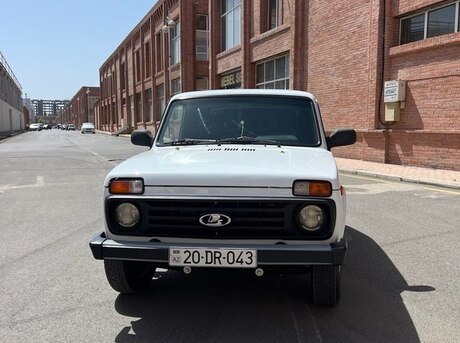 LADA (VAZ) Niva 2011