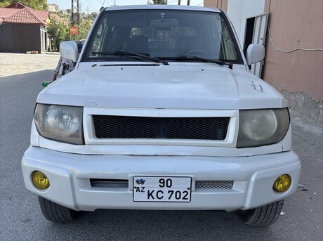 Mitsubishi Pajero io 1999