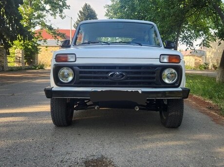LADA (VAZ) Niva 2011