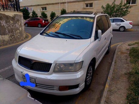 Mitsubishi Chariot 2001