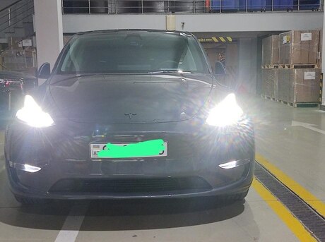 Tesla Model Y 2024