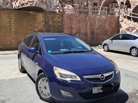 Opel Astra 2011