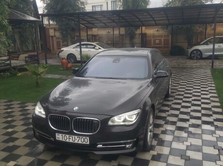 BMW 750 2015