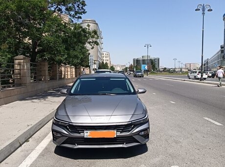 Hyundai Elantra 2024