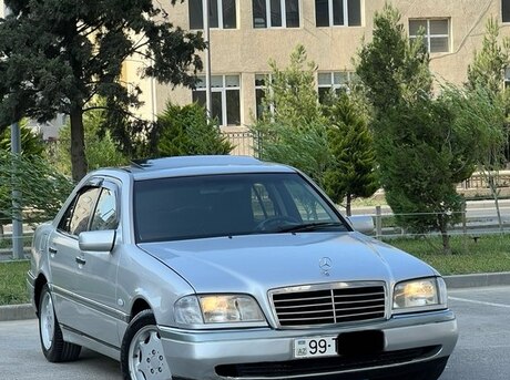 Mercedes C 200