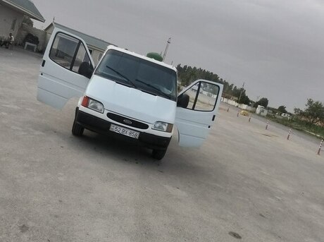 Ford Transit 2000