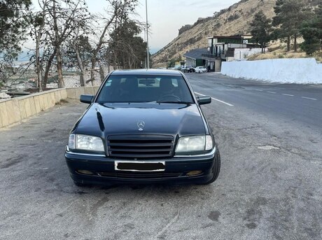 Mercedes C 200