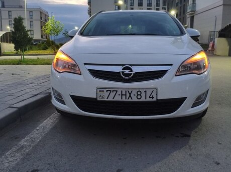 Opel Astra 2012
